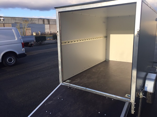 Remorque fourgon Boro Niewiadow F2515P – 248 x 150 x 150 cm – PTAC 500 ou 750 kg