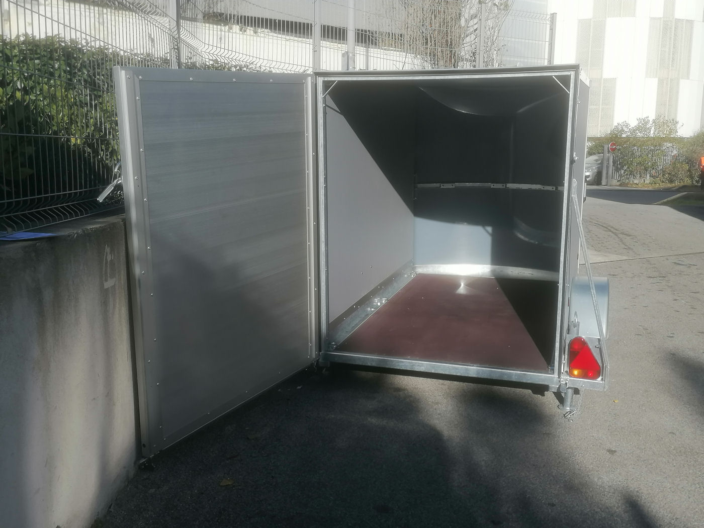 Remorque fourgon Lider 42920 – 230 x 135 x 157 cm – châssis surbaissé – PTAC 750 kg – Image 4